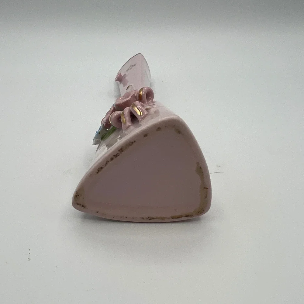 Vintage pink Bud Vase 3D Applied Flowers Gold Trim Triangular Base